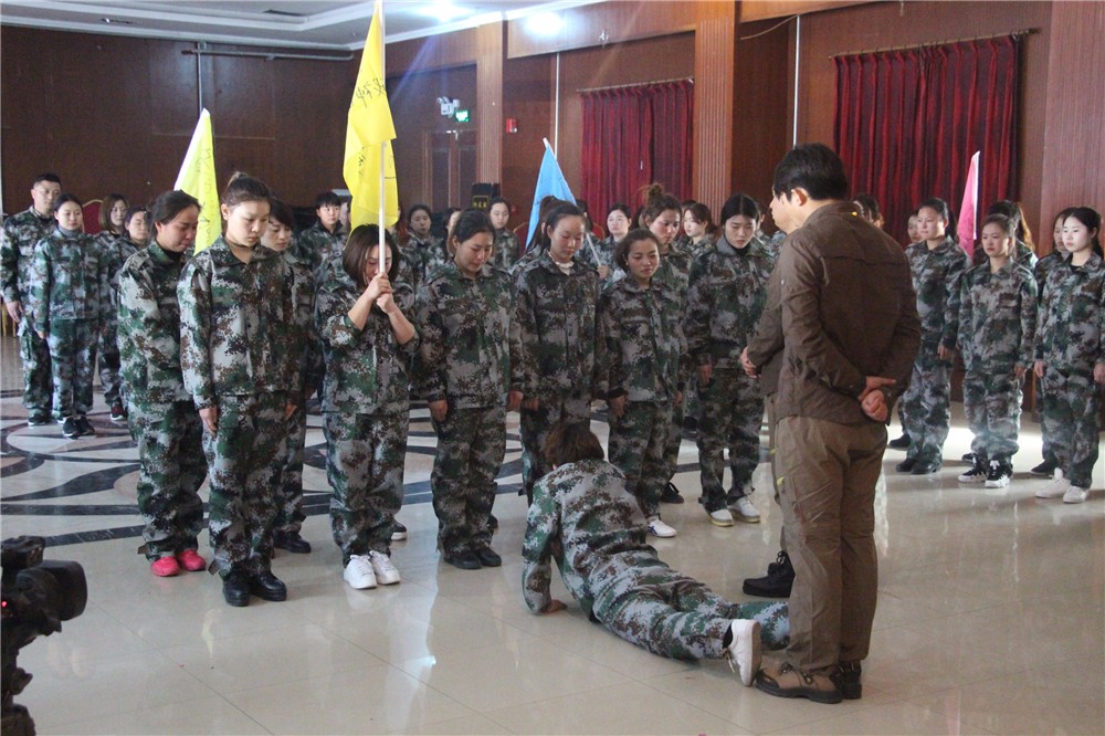 [杭州建德拓展基地]-個(gè)人蛻變一日戰(zhàn)狼特訓(xùn)拓展活動(dòng)